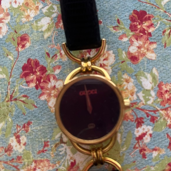 Gucci Black and Gold Watch 6000L read description! - Picture 6 of 9